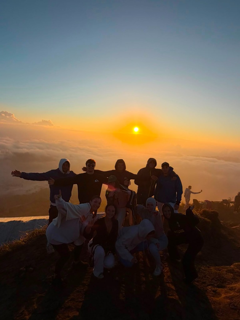Fajar Hangat Bersama Sahabat